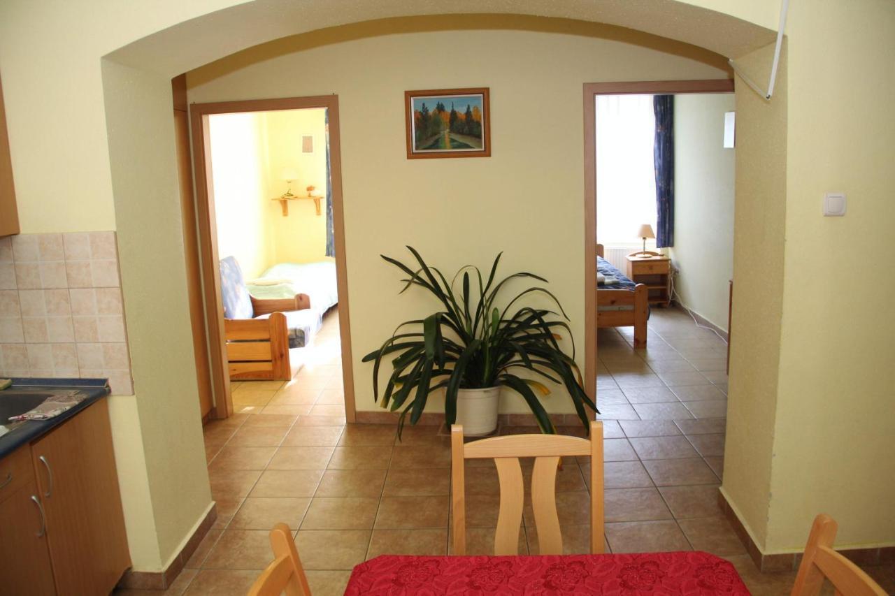 Afrodite Apartmanok Eger Exterior photo
