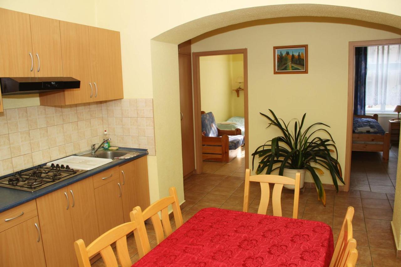 Afrodite Apartmanok Eger Exterior photo